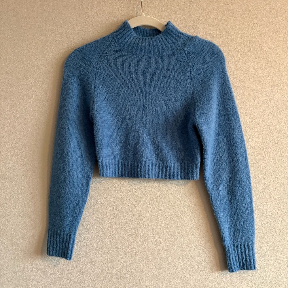 NWT Urban Outfitters Cropped Sweater Mockneck Women’s XS Blue Fuzzy
